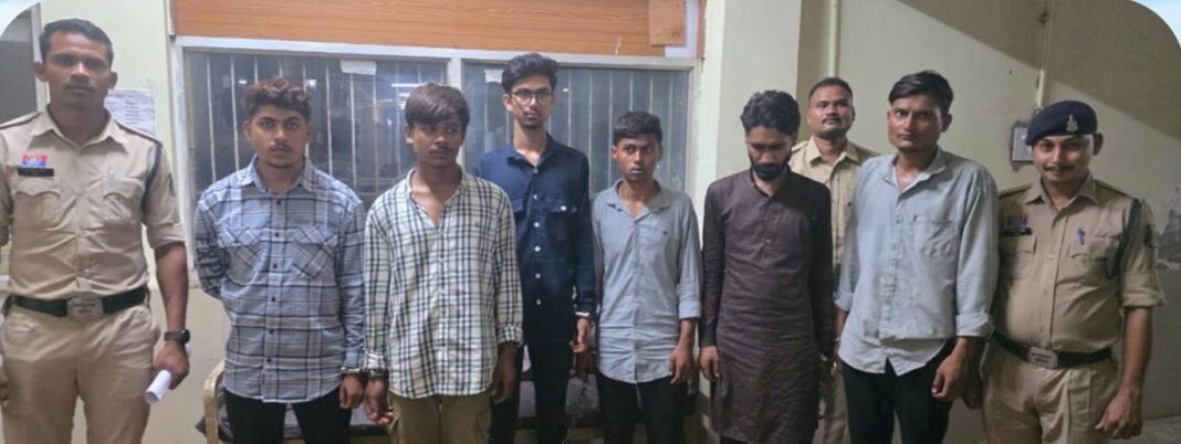 आरोपियों