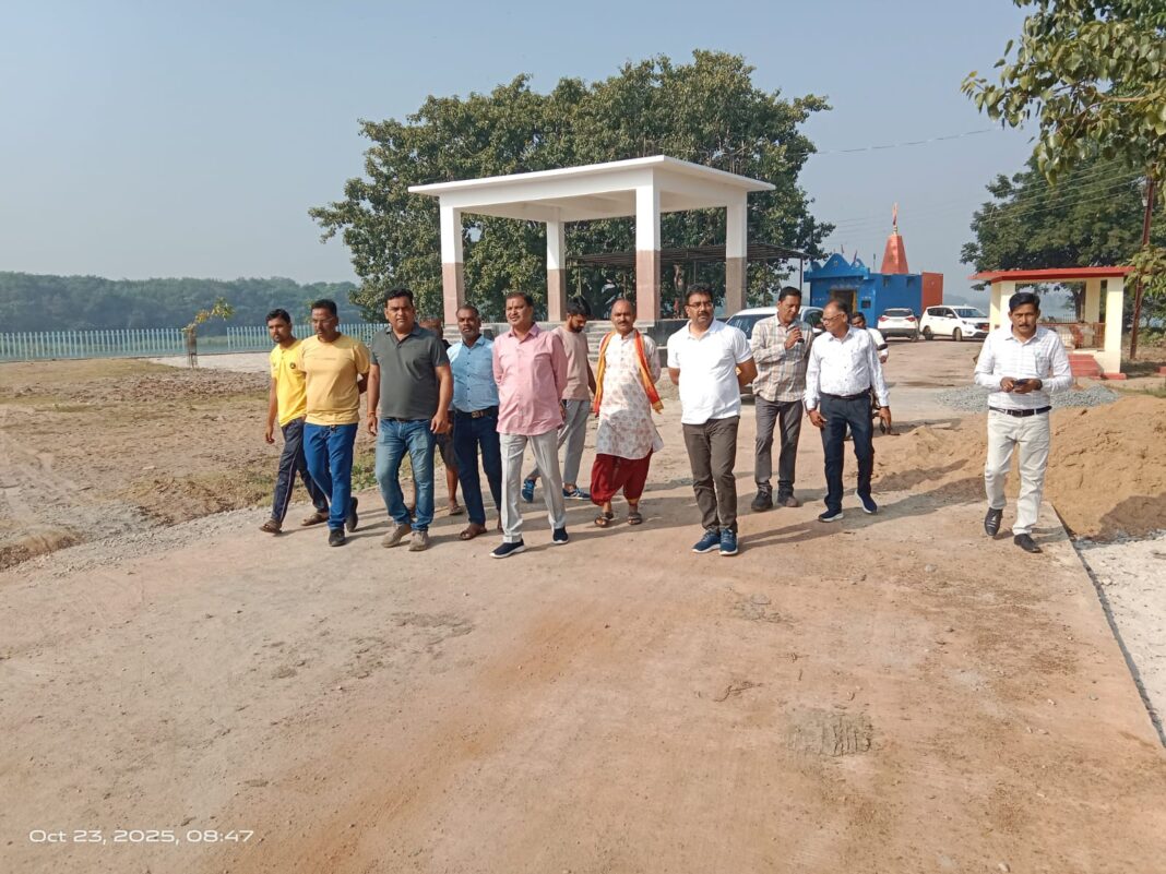 Mayor and Commissioner Direct Cleanup and Power Repairs Across Rajnandgaon Ahead of Chhath Festival