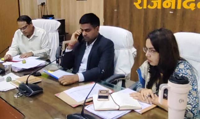 Collector Interacts with High-Risk Pregnant Woman to Ensure Maternal and Child Health Safety