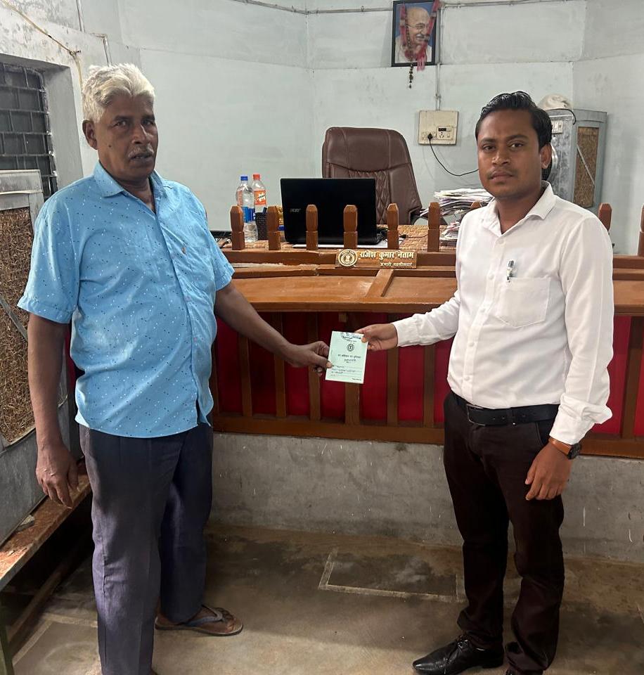 Duplicate Loan Passbook Issued Immediately to Farmer During Collector’s Jan Darshan