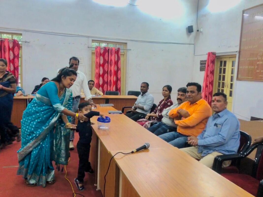 Twelve Long-Term Tenant Families Receive Homes Under ‘Mor Makan Mor Aas’ Scheme in Rajnandgaon