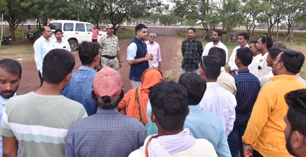 Collector Conducts Surprise Inspection at Ghumka Tehsil Office