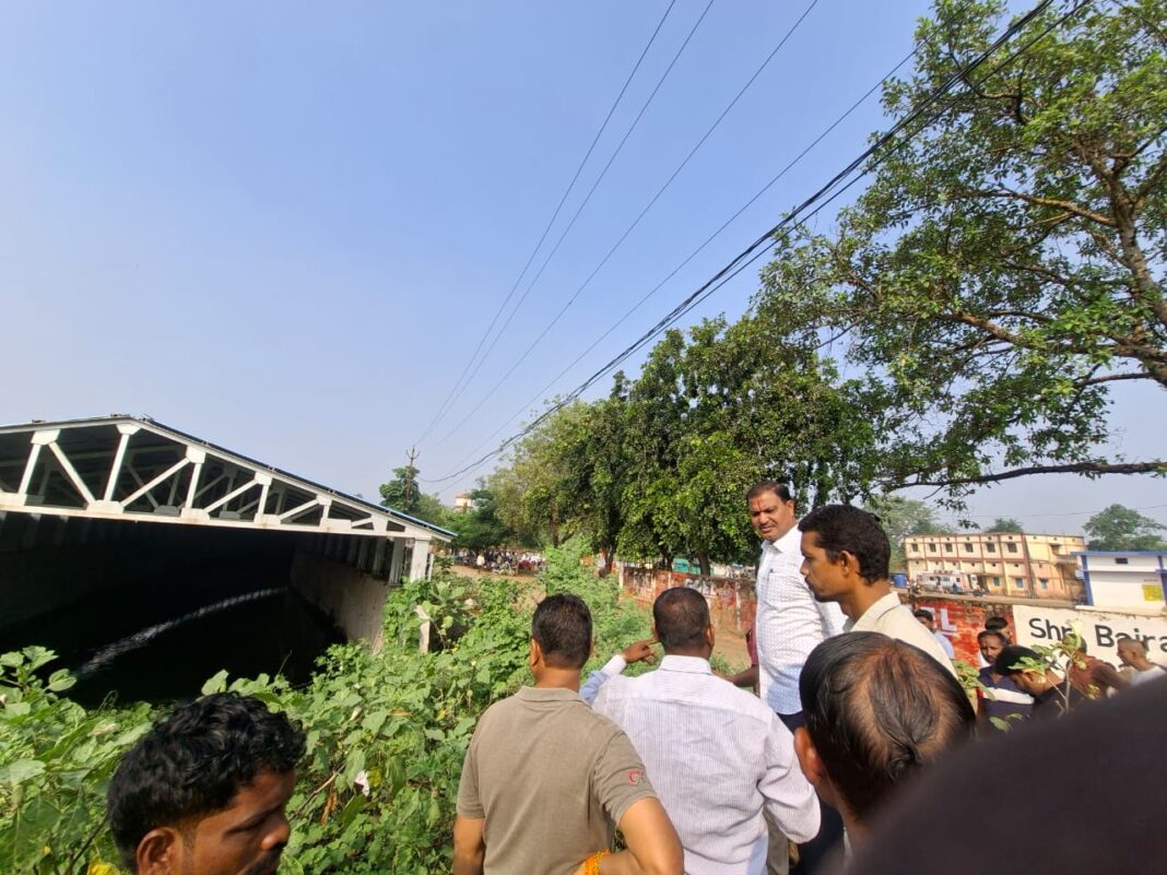 Mayor Inspects Station Para, Issues Directives for Diwali Cleanliness and Underbridge Water Drainage