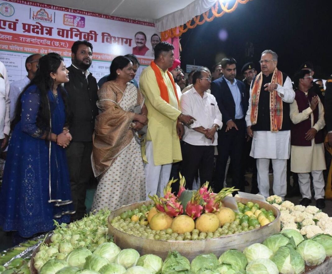 Speaker Dr. Raman Singh Visits Departmental Exhibitions at Rajyotsav 2025