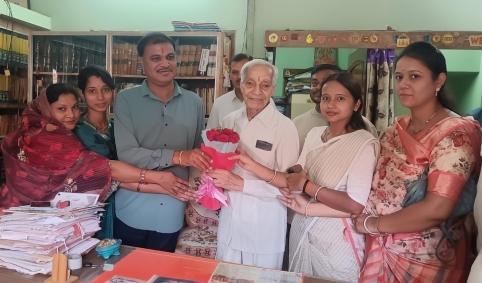 Mayor Madhusudan Yadav Felicitates Senior Advocate Khemchand Jain