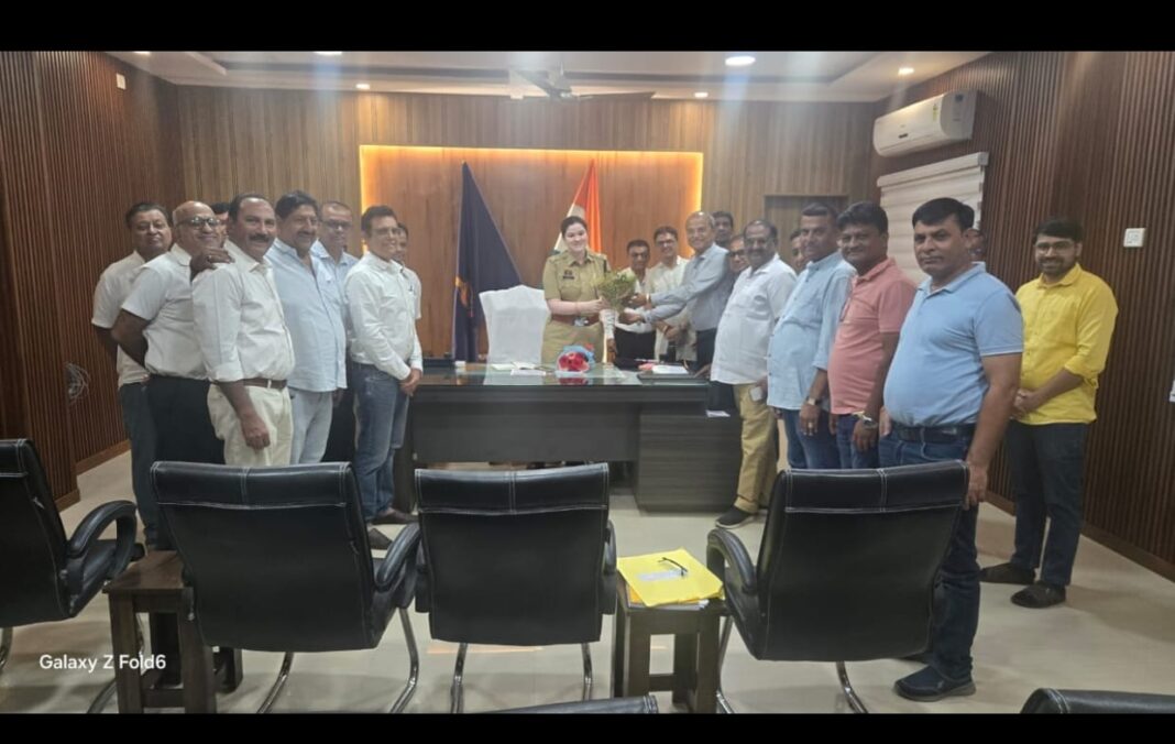 Chamber of Commerce Delegation Meets Newly-Appointed SP Ankita Sharma in Rajnandgaon