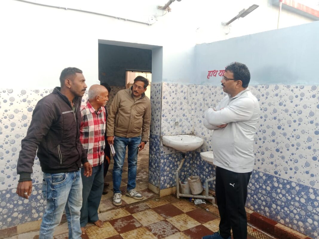 Municipal Commissioner Conducts Early Morning Inspection in Indira Nagar and Basantpur, Orders Action on Road Encroachments