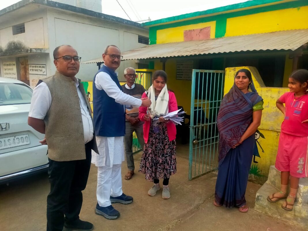 State Congress General Secretary Shahid Bhai Felicitates BLO in Aalikhunta for 100% Completion of SIR Process