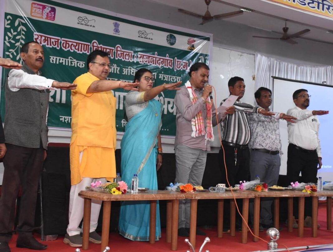 Nationwide ‘Nasha Mukt Bharat Abhiyan’ Marks Five Years; Rajnandgaon Hosts Mass Pledge Ceremony