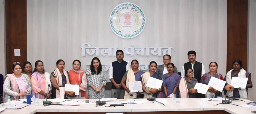 Collector Reviews Maternal-Child Health, Nutrition and NRLM Initiatives; Honours Anganwadi Workers and Mitanins for Outstanding Service