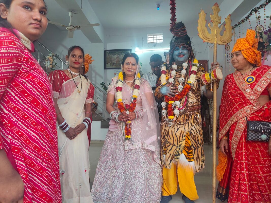 Shiv Vivah Episode Leaves Devotees Spellbound on Seventh Day of Shiv Puran Katha in Nandai