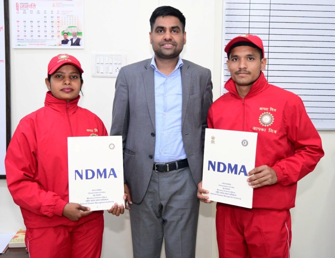 Rajnandgaon’s Disaster Mitra Master Trainers Felicitated After National Recognition, Meet Collector