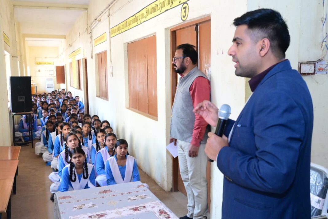 Collector Reviews Low-Performing Schools After Half-Yearly Exams in Rajnandgaon