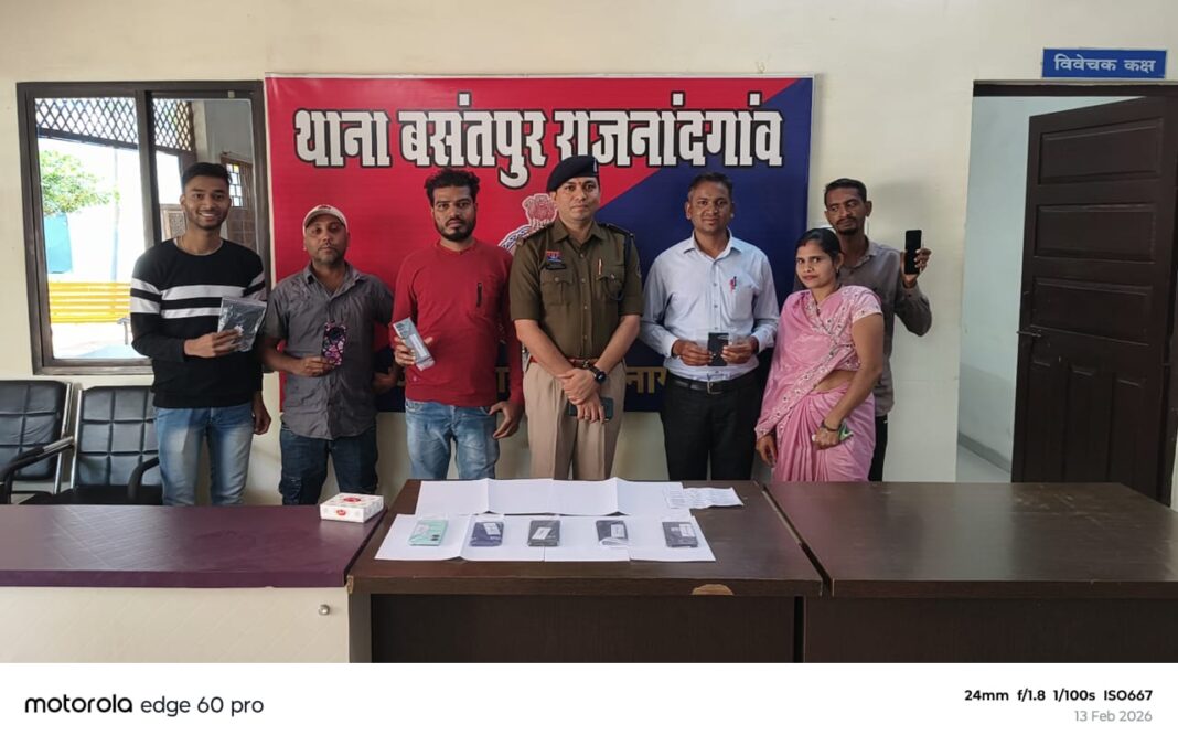 Rajnandgaon Police Recover 10 Lost Mobile Phones, Return Them to Their Owners