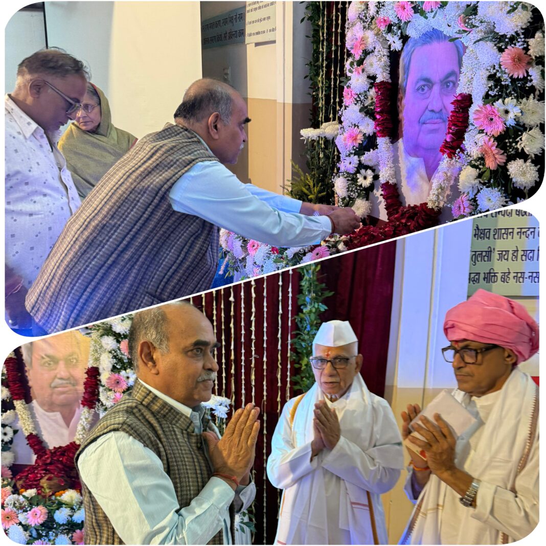 Former DGP Upadhyay, Ex-ADGP Thakur Pay Tribute to Late Ramkrishna Tiwari