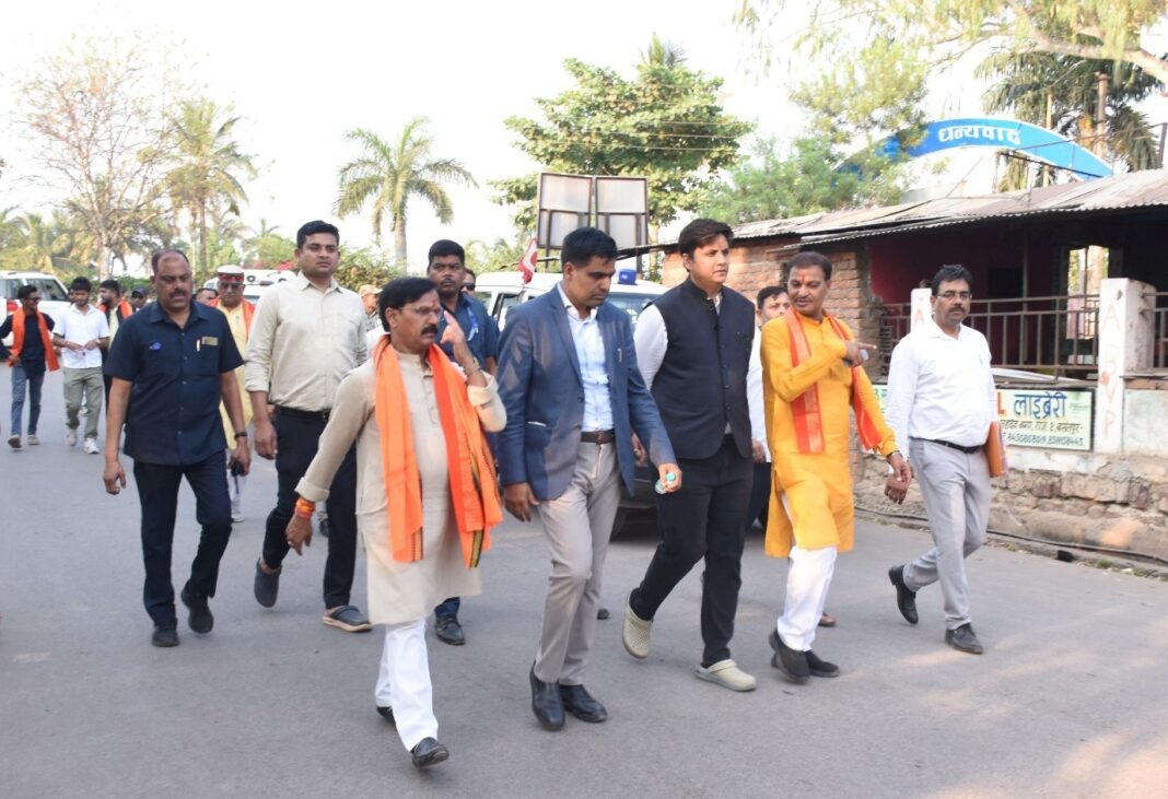 Mayor, Former MP and Collector Inspect Major Development Projects in Rajnandgaon
