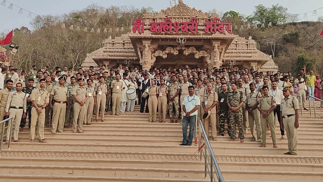 शीर्षक: डोंगरगढ़ में आस्था और अनुशासन का संगम: