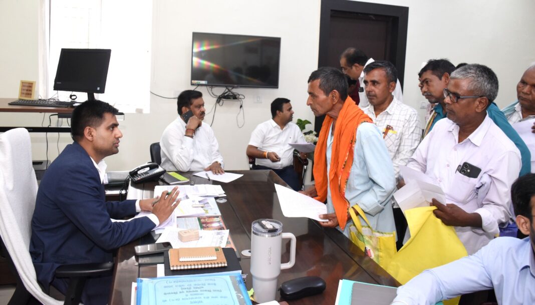 Rajnandgaon News: Collector Listens to Citizens’ Grievances at Weekly Public Hearing