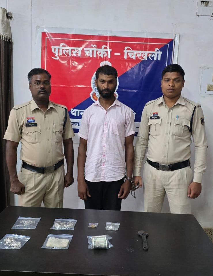 Rajnandgaon Crime News: Interstate Thief Arrested Gold, Silver and Bikes Worth ₹2 Lakh Seized