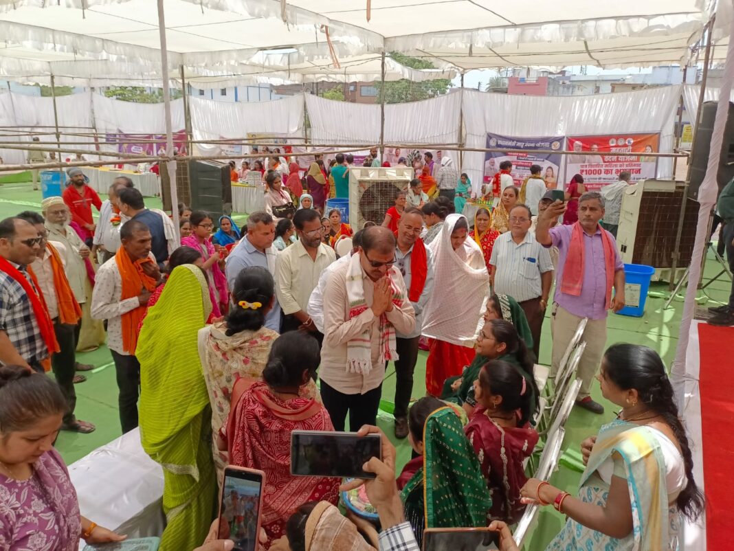 Huge Crowd Gathers at Lakholi Public Grievance Camp for Ration Cards, Labour Registration and Welfare Services