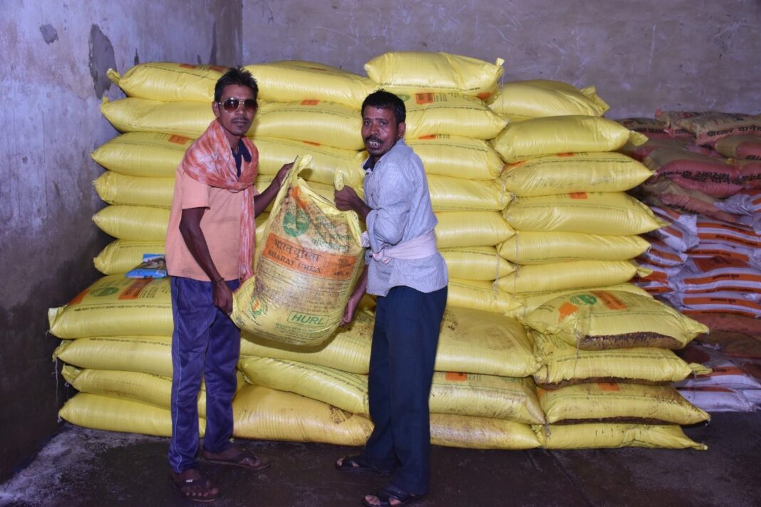 Collector Directs Timely Distribution of Fertilisers and Seeds to Farmers Ahead of Kharif Season