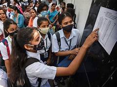4 लाख छात्रों ने उठाया विरोध, लापरवाही की जिम्मेदारी कौन लेगा?