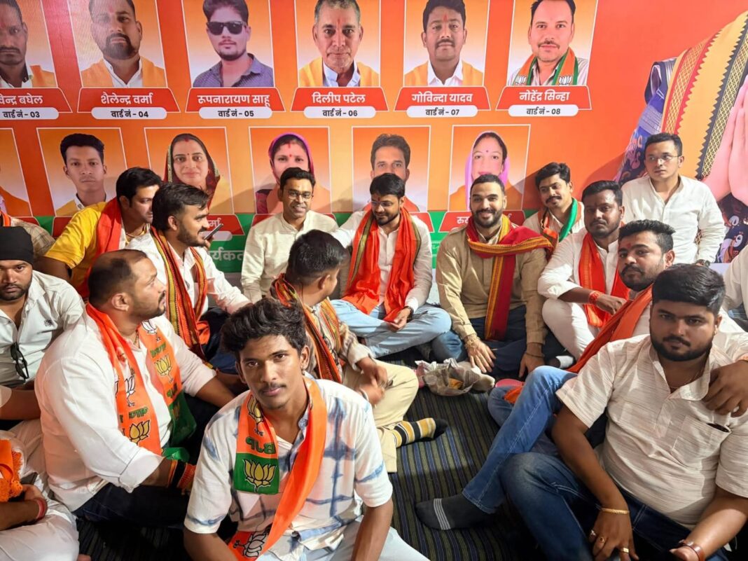 BJP Intensifies Campaign for Ghumka Nagar Panchayat Polls, Youth Morcha Leaders Lead Outreach Drive