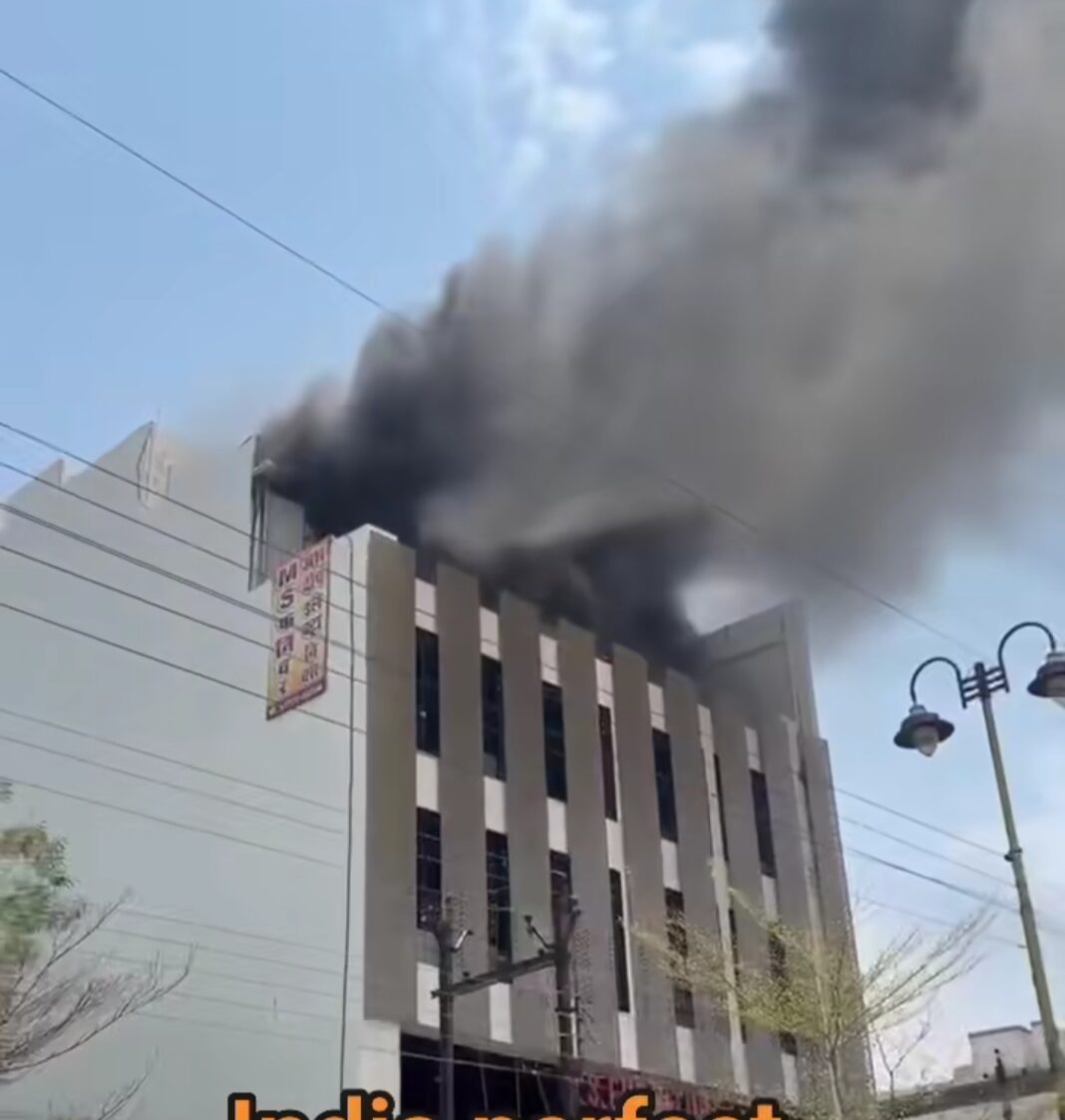 Massive Fire Breaks Out in Rooftop Solar Plant at New Electronics Showroom in Rajnandgaon