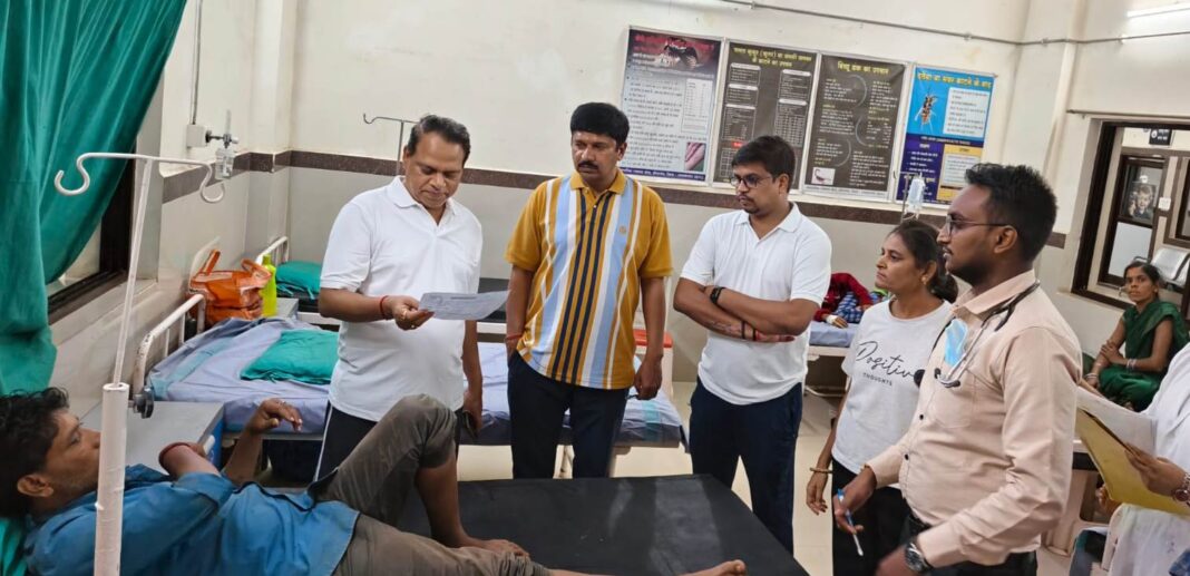 CMHO Conducts Surprise Inspection of Health Centres in Rajnandgaon, Reviews Patient Care and HPV Vaccination Drive