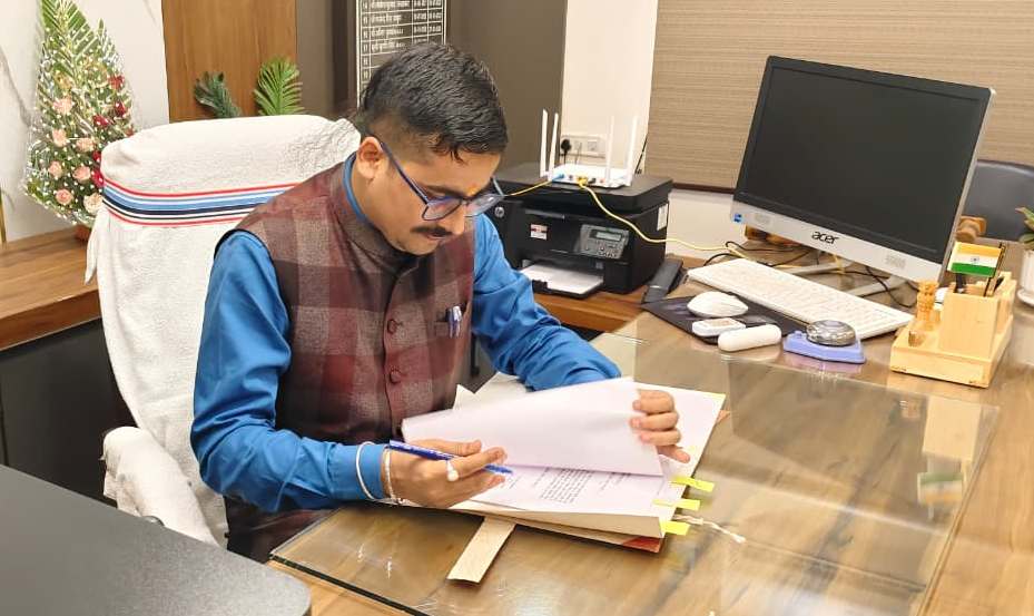 IAS Officer Durga Prasad Adhikari Assumes Charge as CEO of Rajnandgaon Zila Panchayat