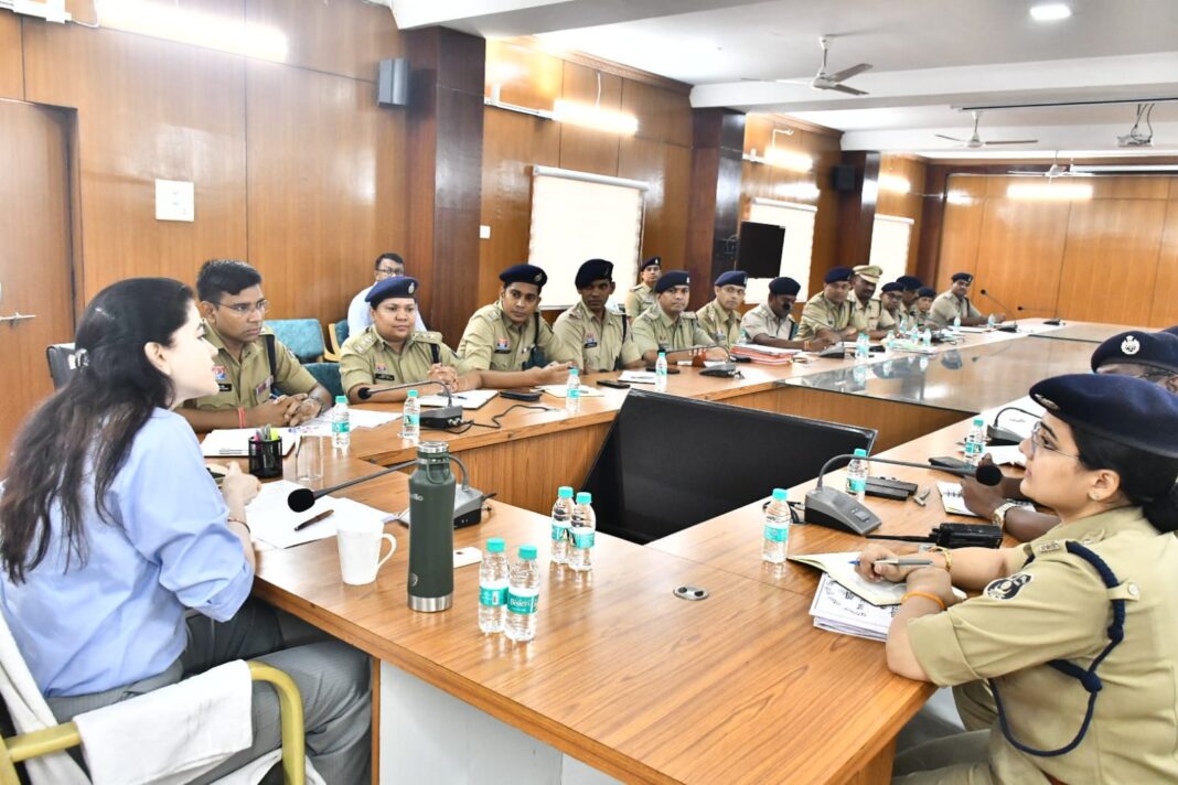 Rajnandgaon SP Ankita Sharma Stresses Stronger Basic and Visible Policing at Crime Review Meeting