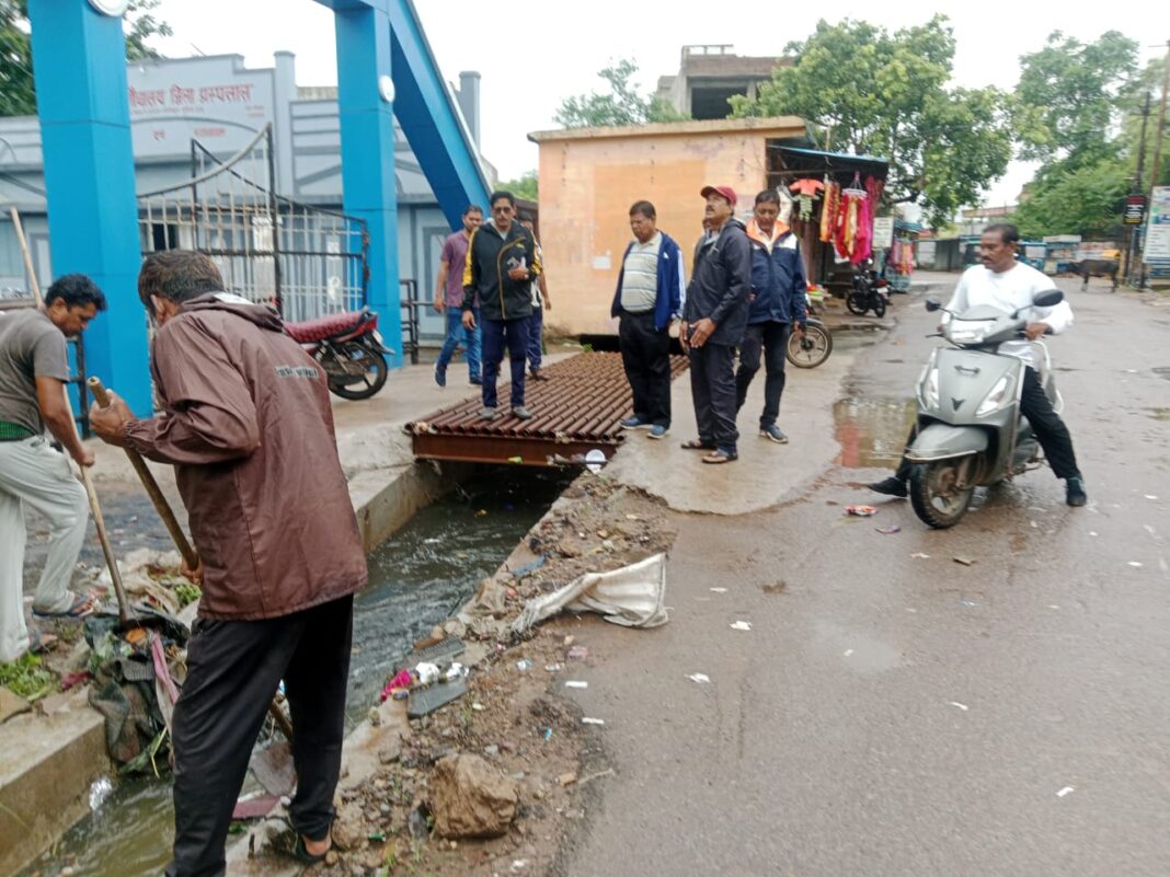 Commissioner Conducts Surprise Morning Inspection of Indira Nagar to Review Sanitation Arrangements