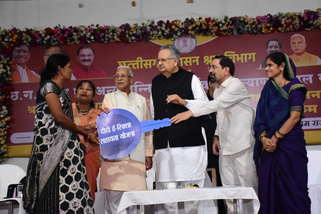 Government Welfare Schemes Bringing Meaningful Change to the Lives of Workers: Assembly Speaker Dr Raman Singh