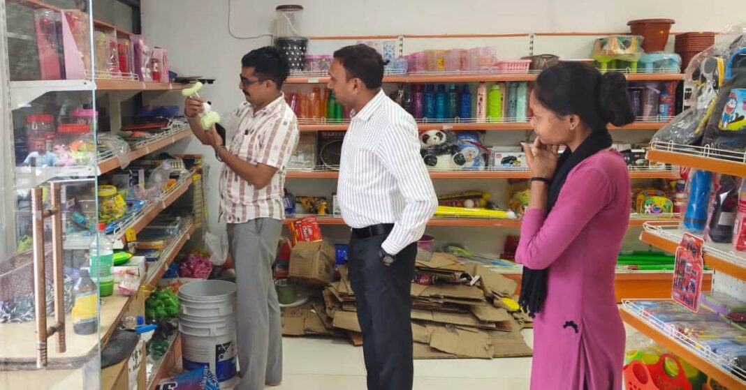 Zila Panchayat CEO Durga Prasad Adhikari Inspects Gram Panchayats in Chhuriya, Directs Time-Bound Implementation of Government Schemes