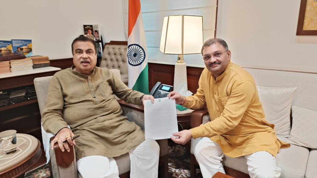 MP Santosh Pandey Meets Nitin Gadkari, Seeks Road Upgradation Projects for Rajnandgaon Parliamentary Constituency
