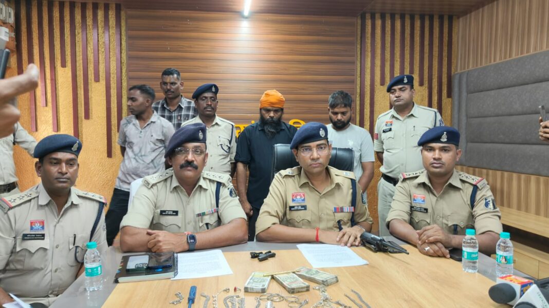 Daylight Theft Case Solved, Two Accused Arrested in Rajnandgaon
