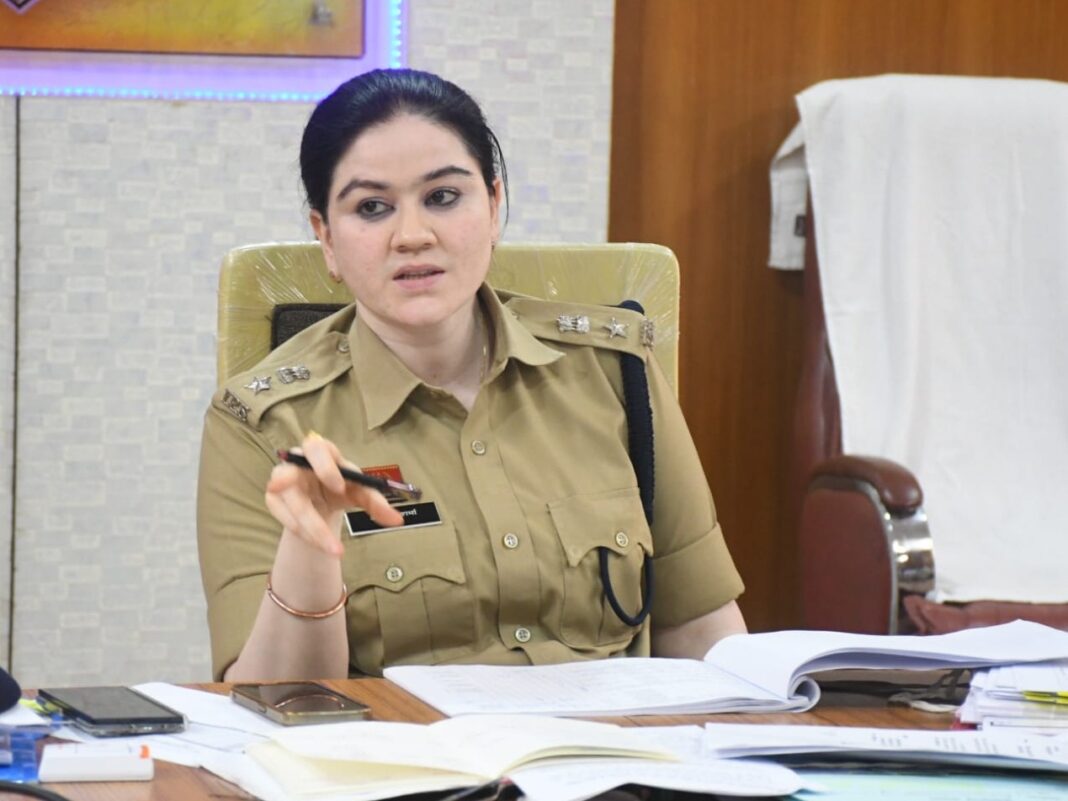 Rajnandgaon: SP Ankita Sharma Takes Charge on the Spot During Ganesh Festival