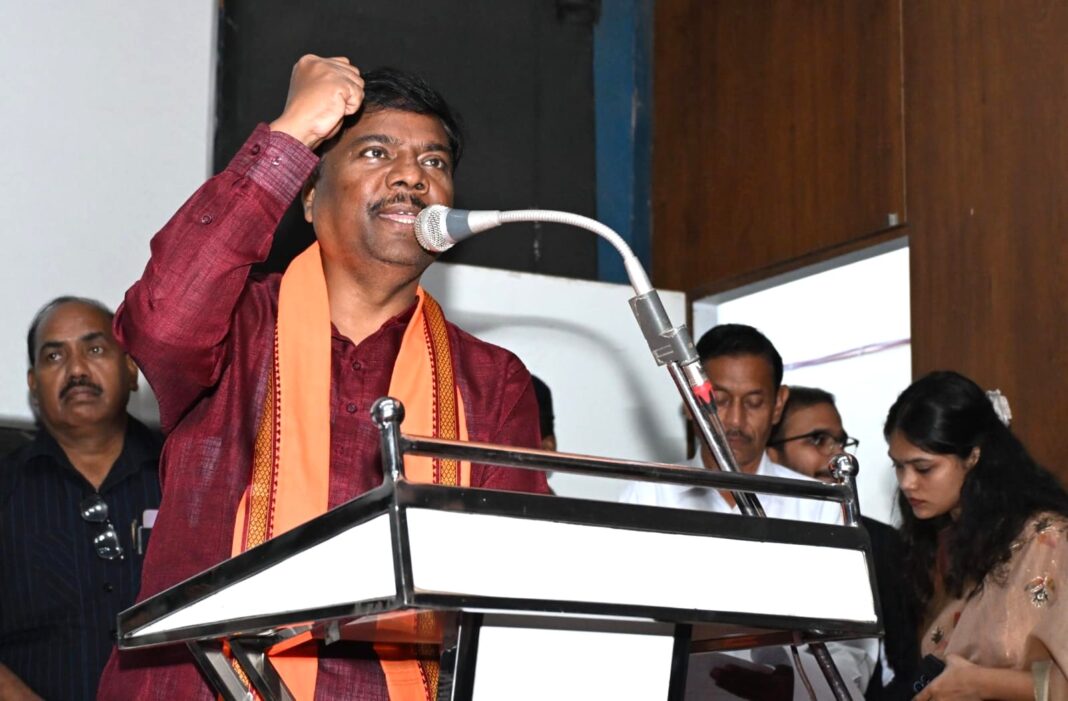 Kedar Kashyap Honours Retired Teachers and Education Doots at Chief Minister Education Gaurav Alankaran Ceremony