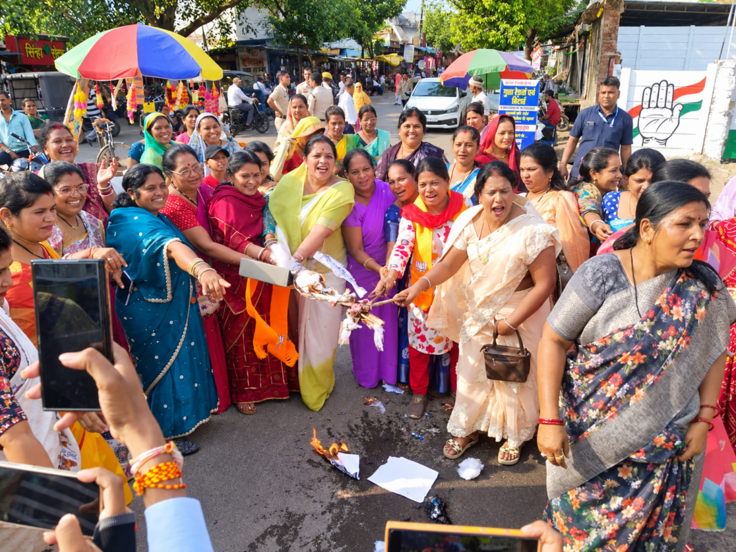 BJP Mahila Morcha Burns Effigy Outside Congress Bhawan in Rajnandgaon Over Alleged Sexual Exploitation Case