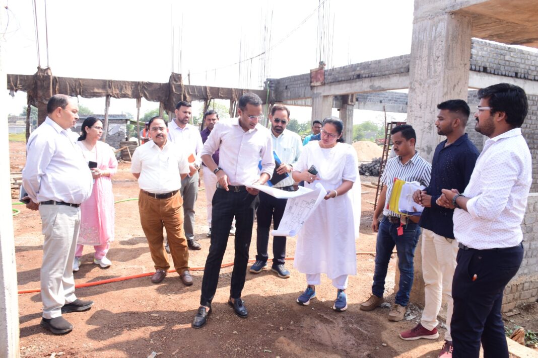 PWD Secretary Mukesh Kumar Bansal Inspects Under-Construction Government College Building in Arjuni