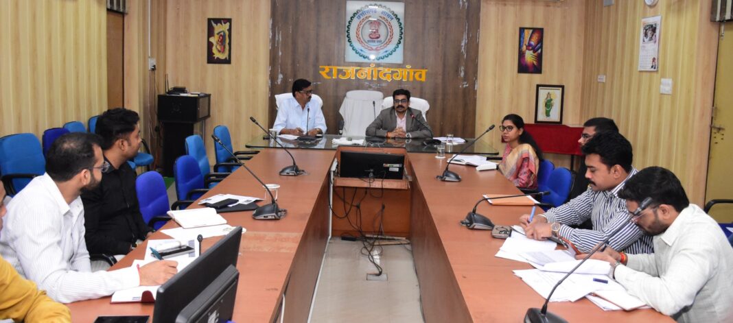 Rajnandgaon Zila Panchayat CEO Reviews Departmental Work and Welfare Schemes at Weekly Meeting