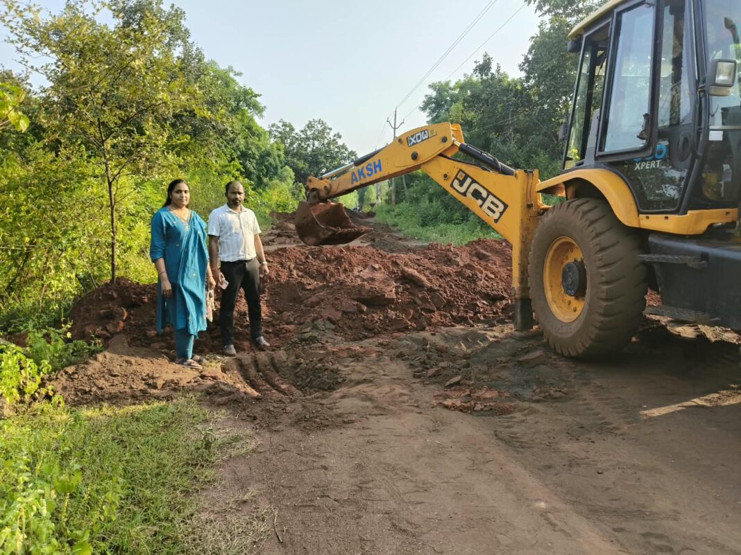 Administration Acts Against Illegal Road Construction on Government Hill Land and Drain in Rajnandgaon